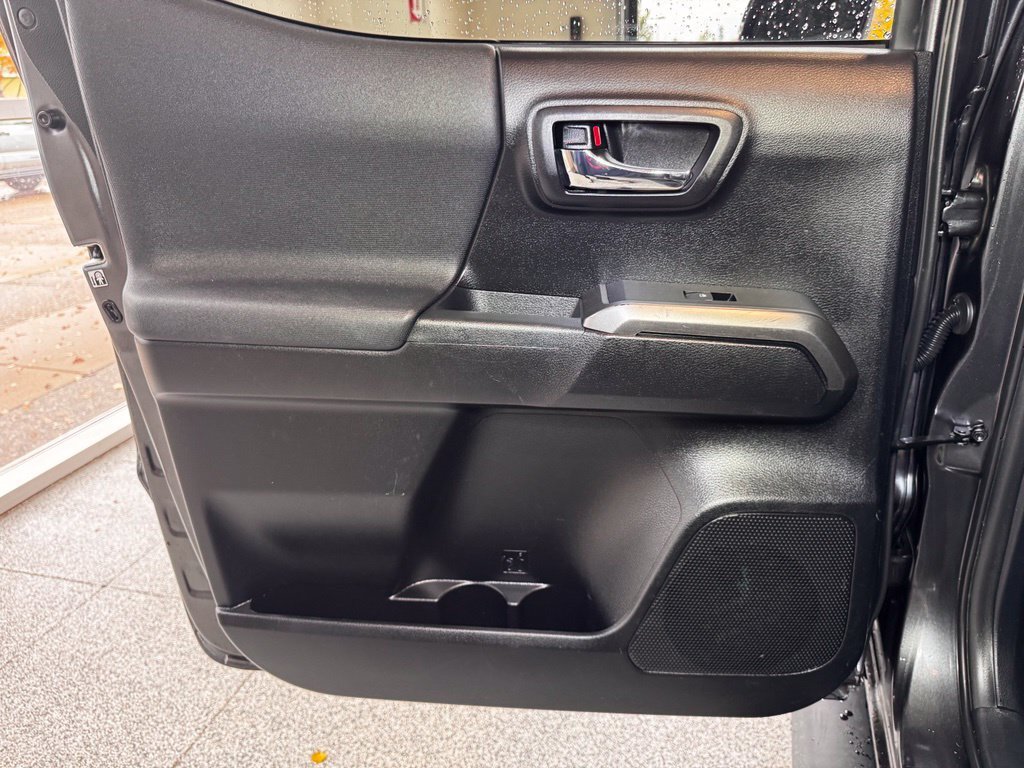 Used 2019 Toyota Tacoma TRD Sport w/ Technology Package AWD/4WD image 35
