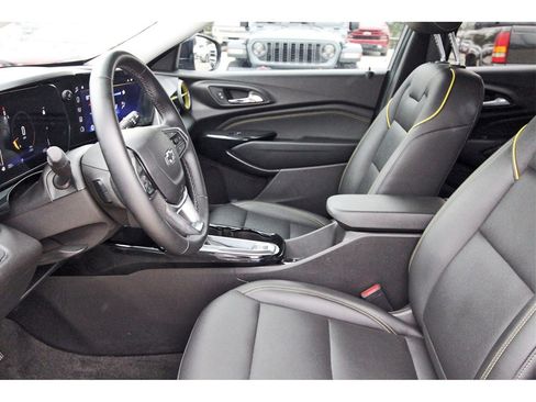 Used 2025 Chevrolet Trax ACTIV w/ Driver Confidence Package image 30