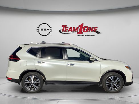 Used 2019 Nissan Rogue SV w/ Premium Package image 7