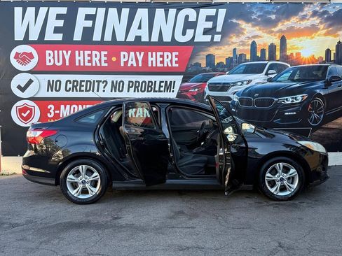 Used 2014 Ford Focus SE w/ SE Winter Package FWD image 11