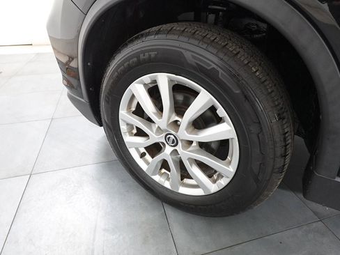 Used 2017 Nissan Rogue SV image 28