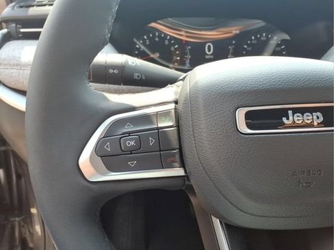 Used 2023 Jeep Compass Latitude AWD/4WD image 18
