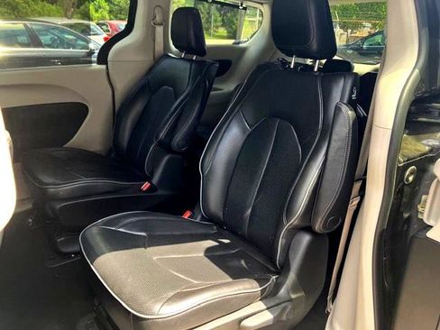 Used 2018 Chrysler Pacifica Limited w/ Advanced Safetytec Group image 16