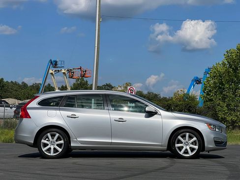 Used 2016 Volvo V60 T5 Premier w/ Convenience Package FWD image 6