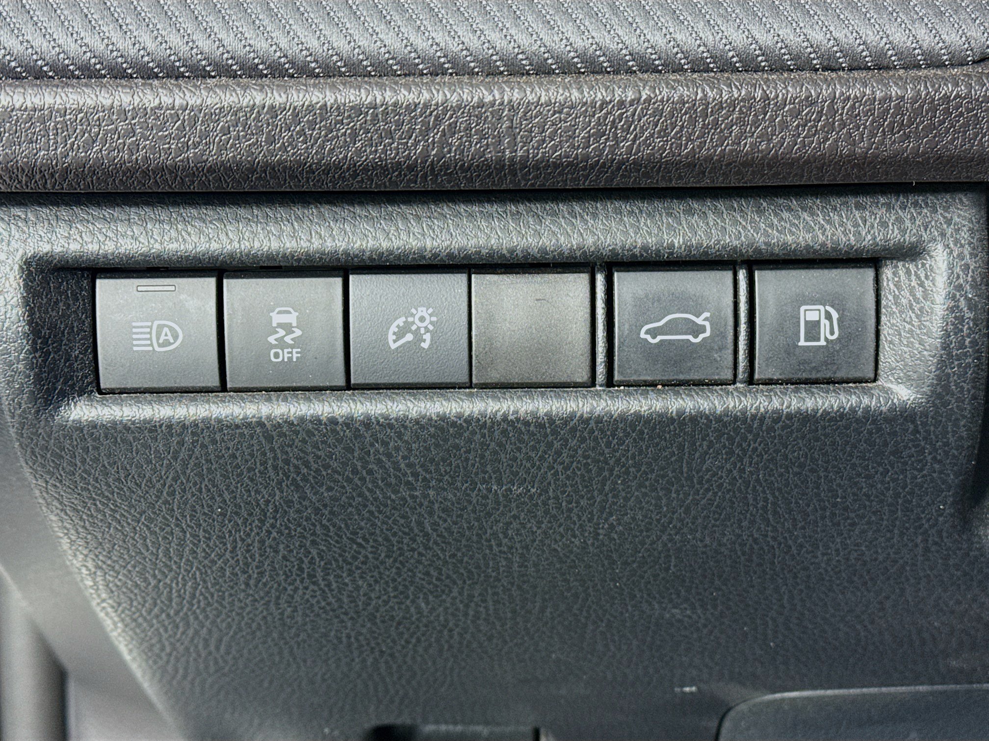 Used 2025 Toyota Camry SE w/ Multimedia Upgrade Package FWD image 10