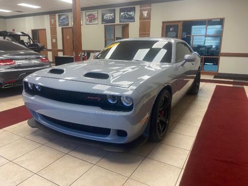 Used 2021 Dodge Challenger SRT Hellcat image 1