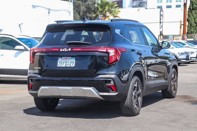 Certified 2025 Kia Seltos EX FWD image 8