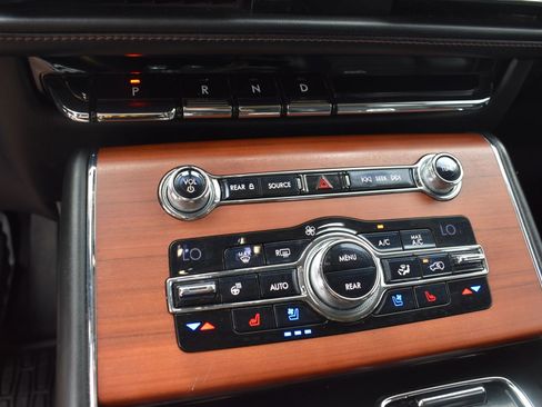 Used 2020 Lincoln Aviator Grand Touring w/ Equipment Group 302A AWD/4WD image 15
