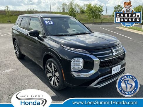 Used 2025 Mitsubishi Outlander SE AWD/4WD image 1