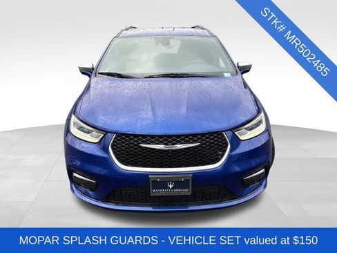 Used 2021 Chrysler Pacifica Pinnacle image 2