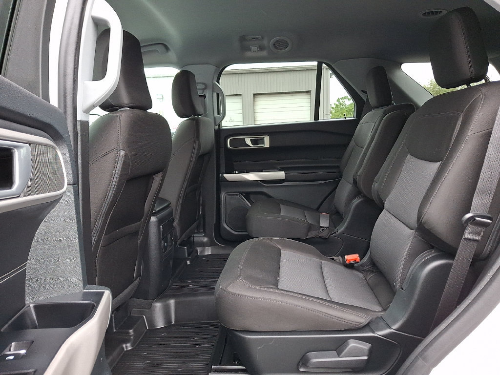 Used 2023 Ford Explorer XLT AWD/4WD image 10