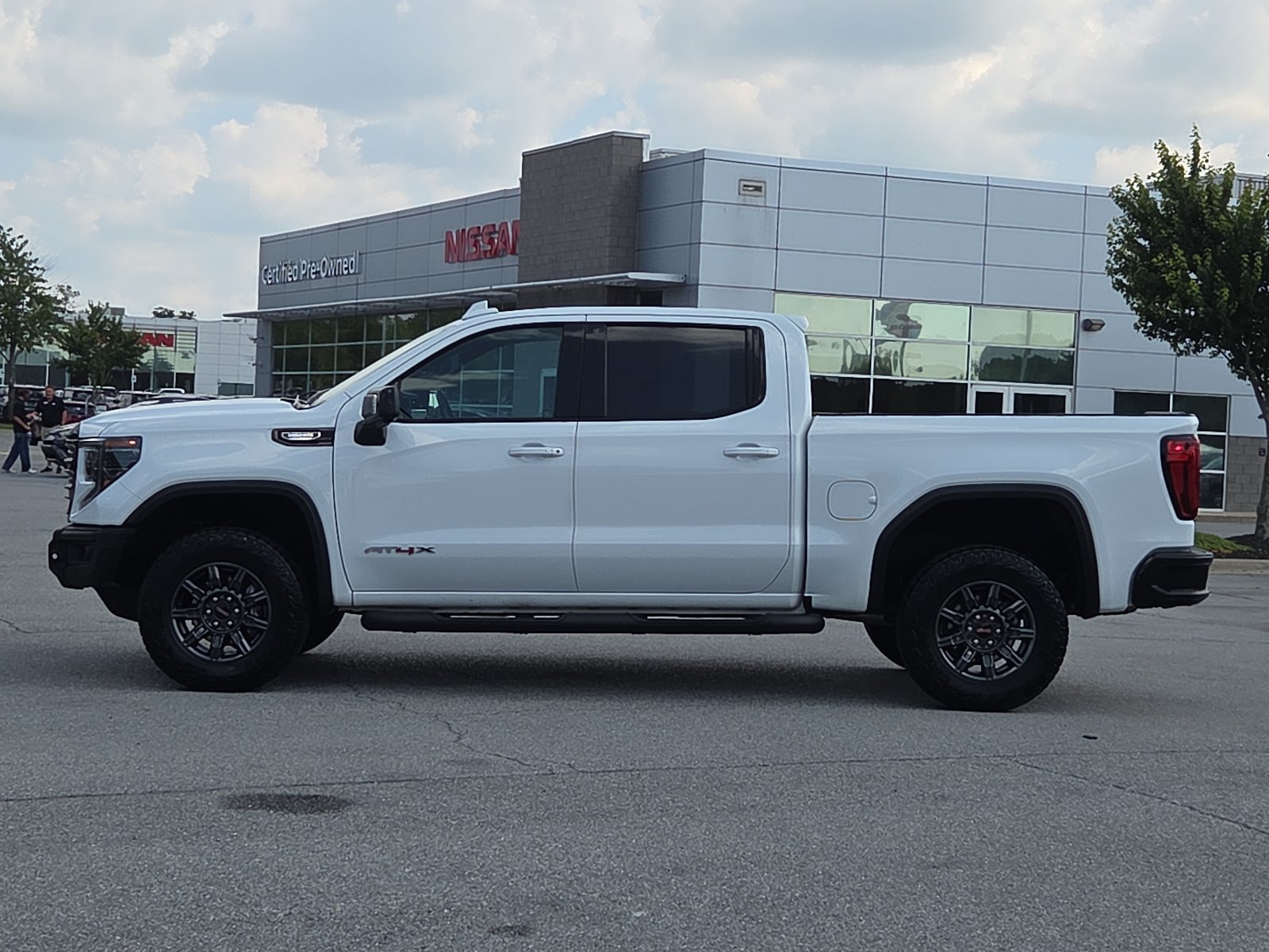 Used 2024 GMC Sierra 1500 AT4X AWD/4WD image 3