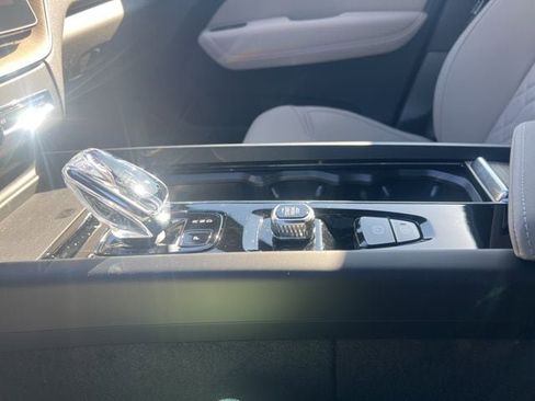 New 2026 Volvo XC60 B5 Plus w/ Protection Package Premier AWD/4WD image 31