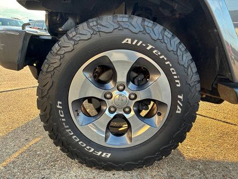 Used 2016 Jeep Wrangler Unlimited Sahara w/ Connectivity Group AWD/4WD image 27