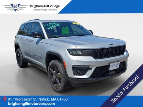 Used 2025 Jeep Grand Cherokee Limited w/ Black Appearance Package AWD/4WD image 1