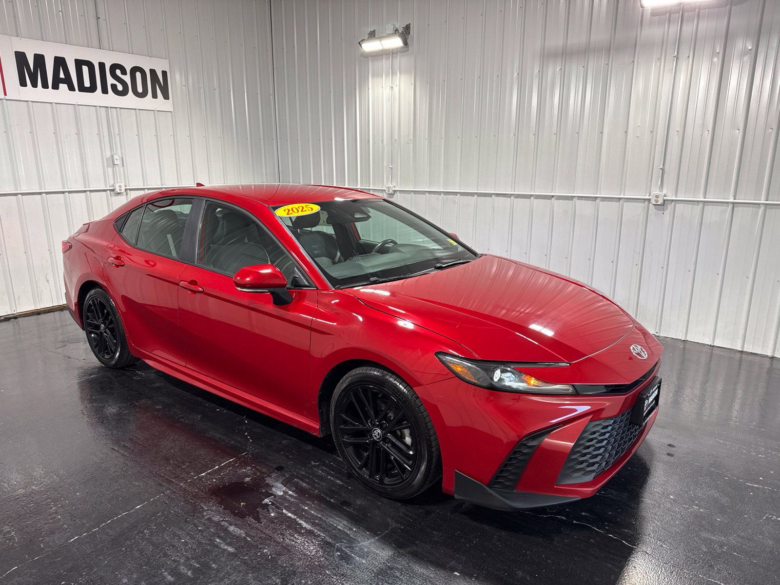 Used 2025 Toyota Camry SE FWD image 6