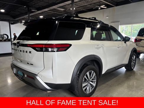 Used 2023 Nissan Pathfinder SL w/ Black Appearance Package AWD/4WD image 5