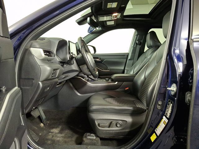 Used 2023 Toyota Highlander XSE AWD/4WD image 17