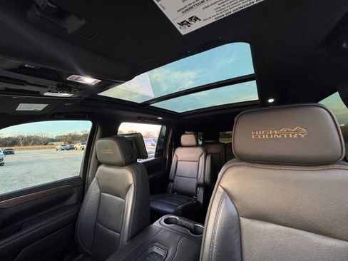 Used 2021 Chevrolet Suburban High Country image 28