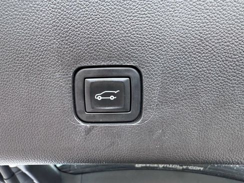 Used 2020 Chevrolet Traverse LT w/ LPO, Floor Liner Package AWD/4WD image 40