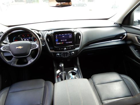 Used 2020 Chevrolet Traverse LT w/ LT Premium Package AWD/4WD image 18