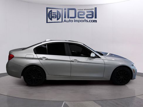 Used 2018 BMW 320i xDrive Sedan AWD/4WD image 6