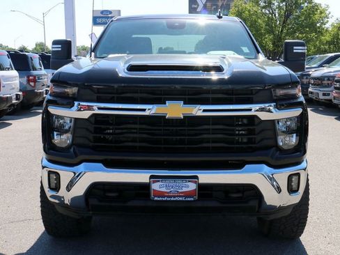 Used 2024 Chevrolet Silverado 2500 LT w/ Convenience Package AWD/4WD image 3