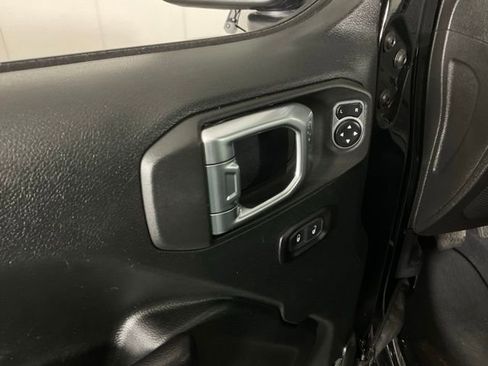 Used 2019 Jeep Wrangler Unlimited Sport S image 25