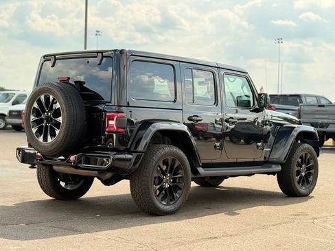 Used 2021 Jeep Wrangler Unlimited Sahara AWD/4WD image 34