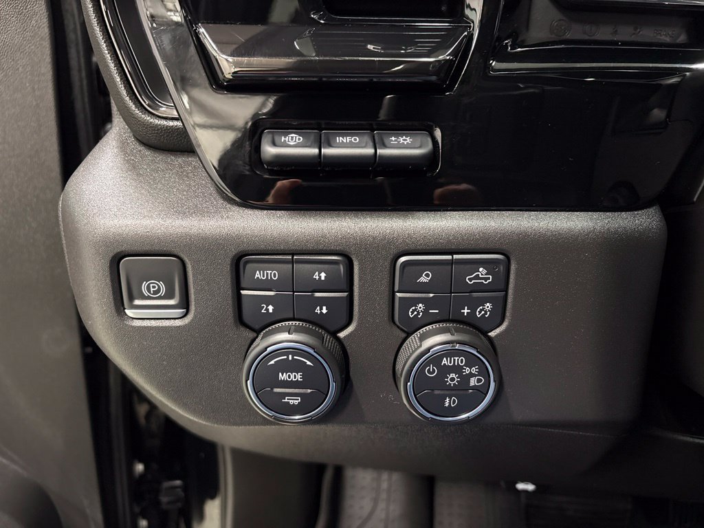 Used 2023 Chevrolet Silverado 1500 ZR2 w/ Technology Package AWD/4WD image 31