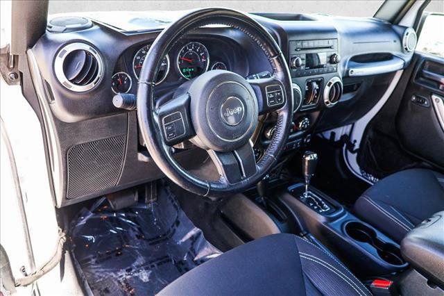 Used 2017 Jeep Wrangler Unlimited Sahara AWD/4WD image 10