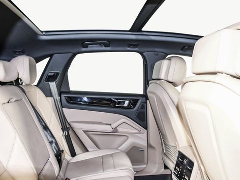 Used 2019 Porsche Cayenne image 24