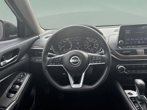 Used 2024 Nissan Altima 2.5 SV FWD image 26