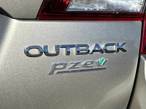 Used 2017 Subaru Outback 2.5i Limited image 34