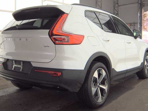 Used 2023 Volvo XC40 B4 Ultimate image 7