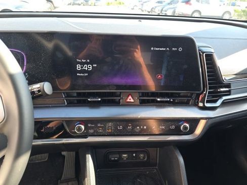 Used 2025 Kia Sportage EX FWD image 17
