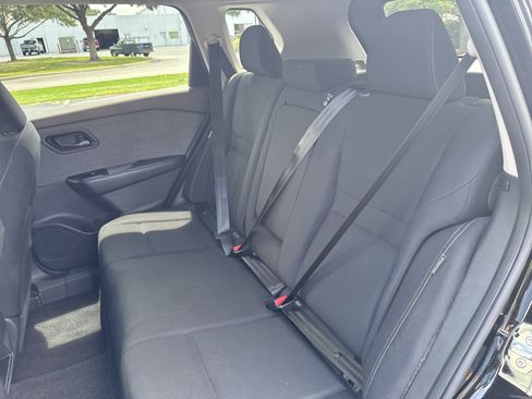 Used 2023 Nissan Rogue S image 24