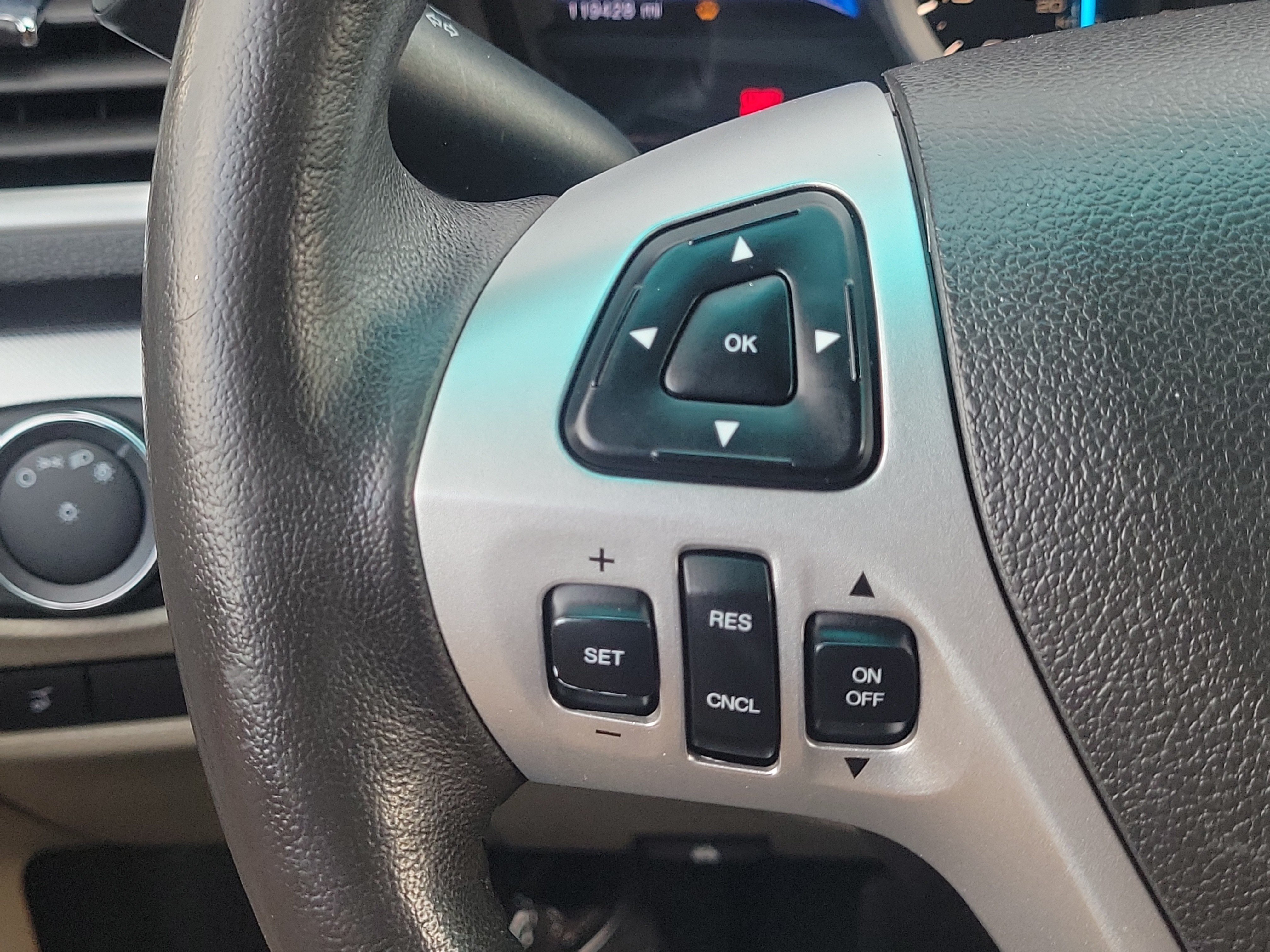 Used 2014 Ford Explorer XLT w/ Equipment Group 202A FWD image 25