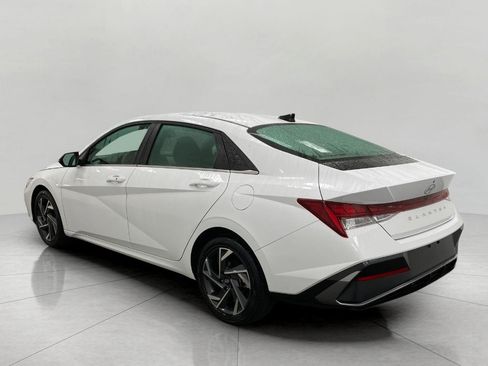 Certified 2025 Hyundai Elantra SEL FWD image 40