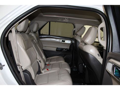 Used 2020 Ford Explorer Platinum w/ Premium Technology Package image 24