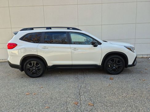 Used 2024 Subaru Ascent Onyx Edition image 5