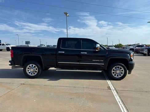 Used 2018 GMC Sierra 2500 Denali w/ Duramax Plus Package AWD/4WD image 6