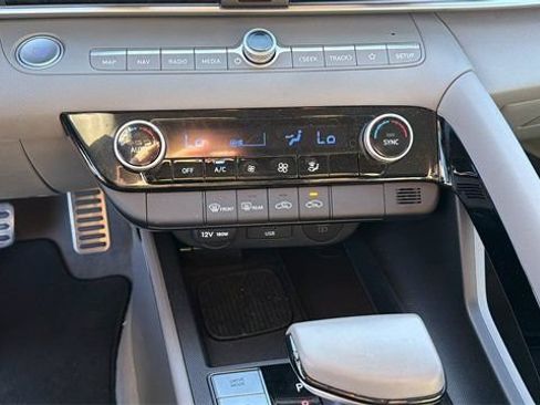 Used 2025 Hyundai Elantra SEL FWD image 25