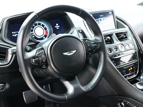 Used 2018 Aston Martin DB11 V12 RWD image 25