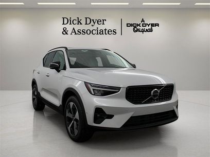 New 2026 Volvo XC40 B4 Plus w/ Protection Package Premier