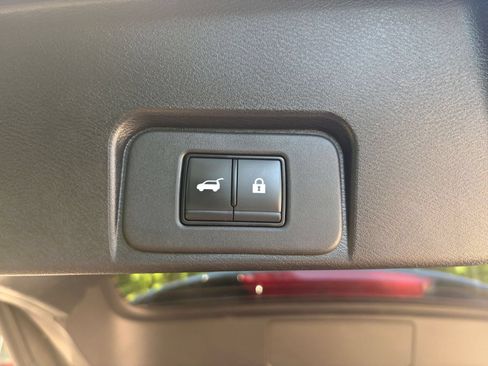 Used 2025 Nissan Rogue SV FWD image 23