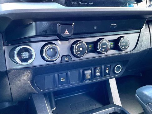 Used 2019 Toyota Tacoma TRD Off-Road AWD/4WD image 11