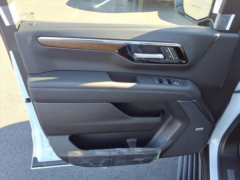New 2026 Chevrolet Tahoe High Country AWD/4WD image 11