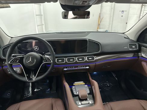 Used 2025 Mercedes-Benz GLS 450 4MATIC image 19