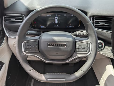 Used 2024 Jeep Wagoneer L Series II w/ Convenience Group I AWD/4WD image 25